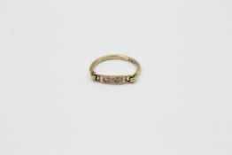 9ct gold antique diamond three stone buckle ring (0.9g)