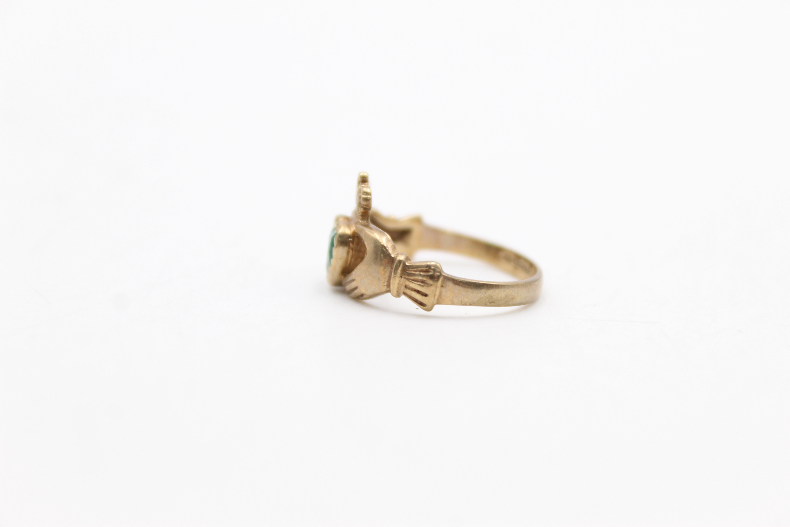 9ct gold emerald heart claddagh ring (2g) - Image 3 of 5
