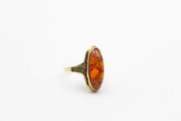 8ct gold amber oval cut cocktail ring (2.8g)