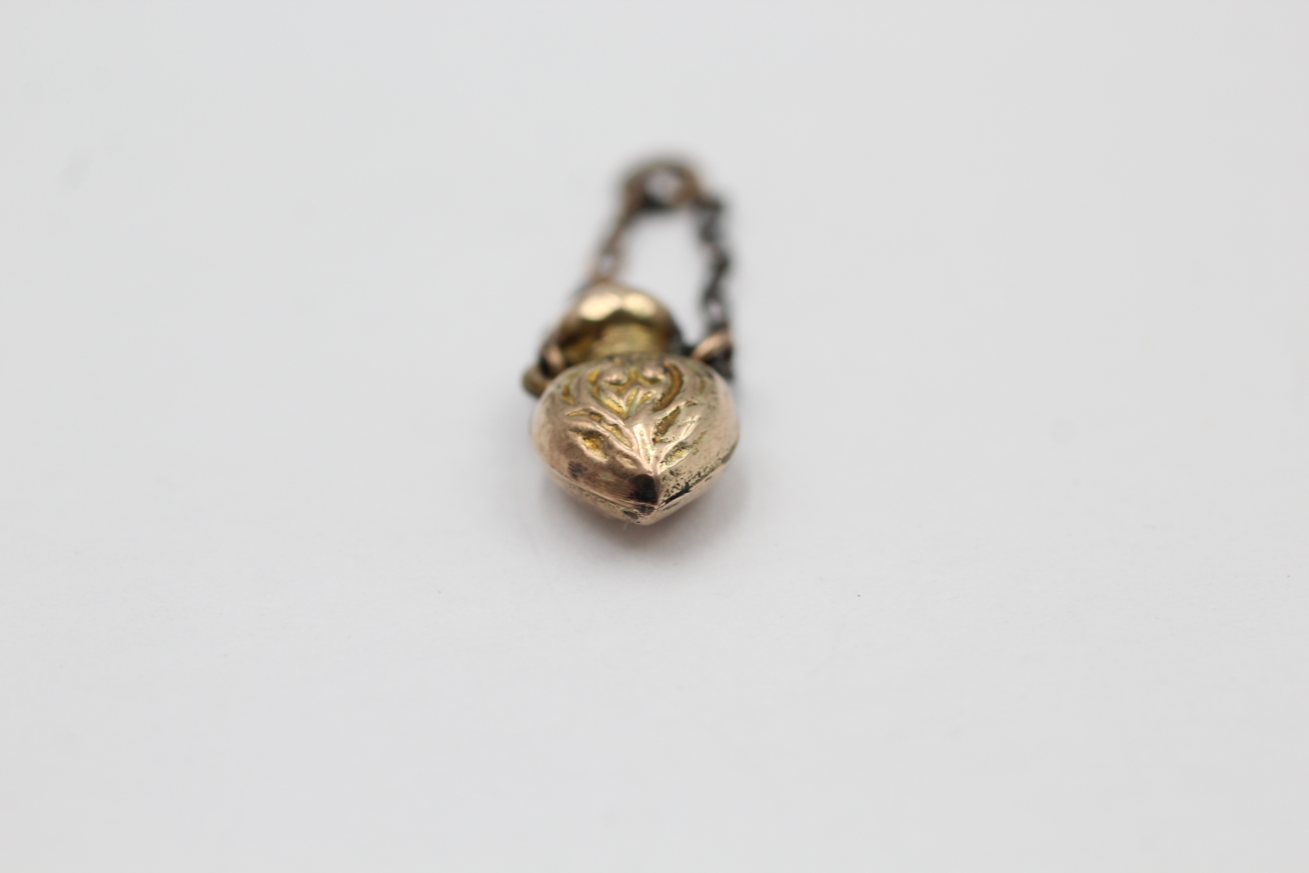 9ct gold antique heart pendant (0.4g) - Image 4 of 4