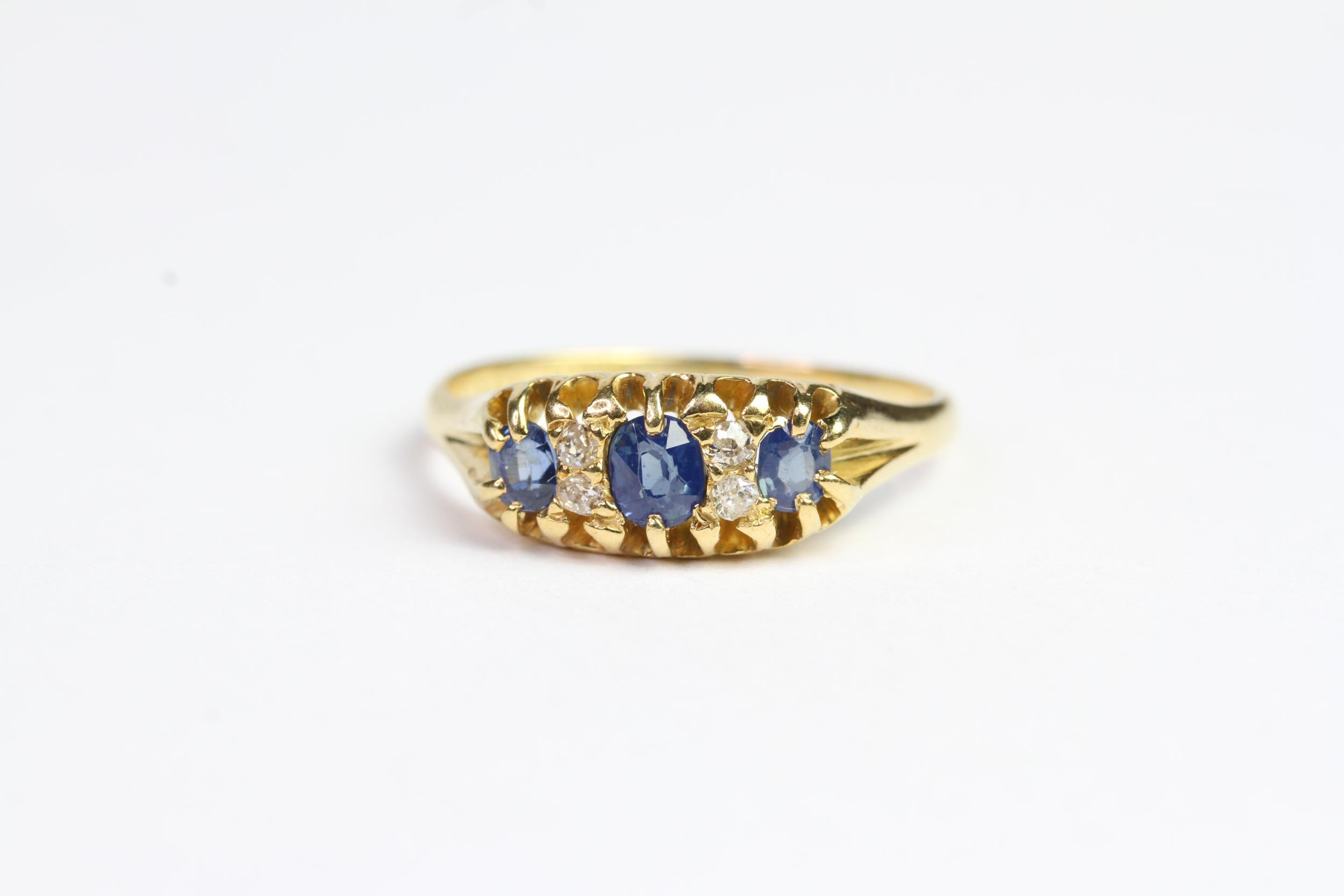 18ct gold ring with sapphire and diamond
