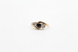 9ct gold sapphire & diamond three stone ring (1.5g)