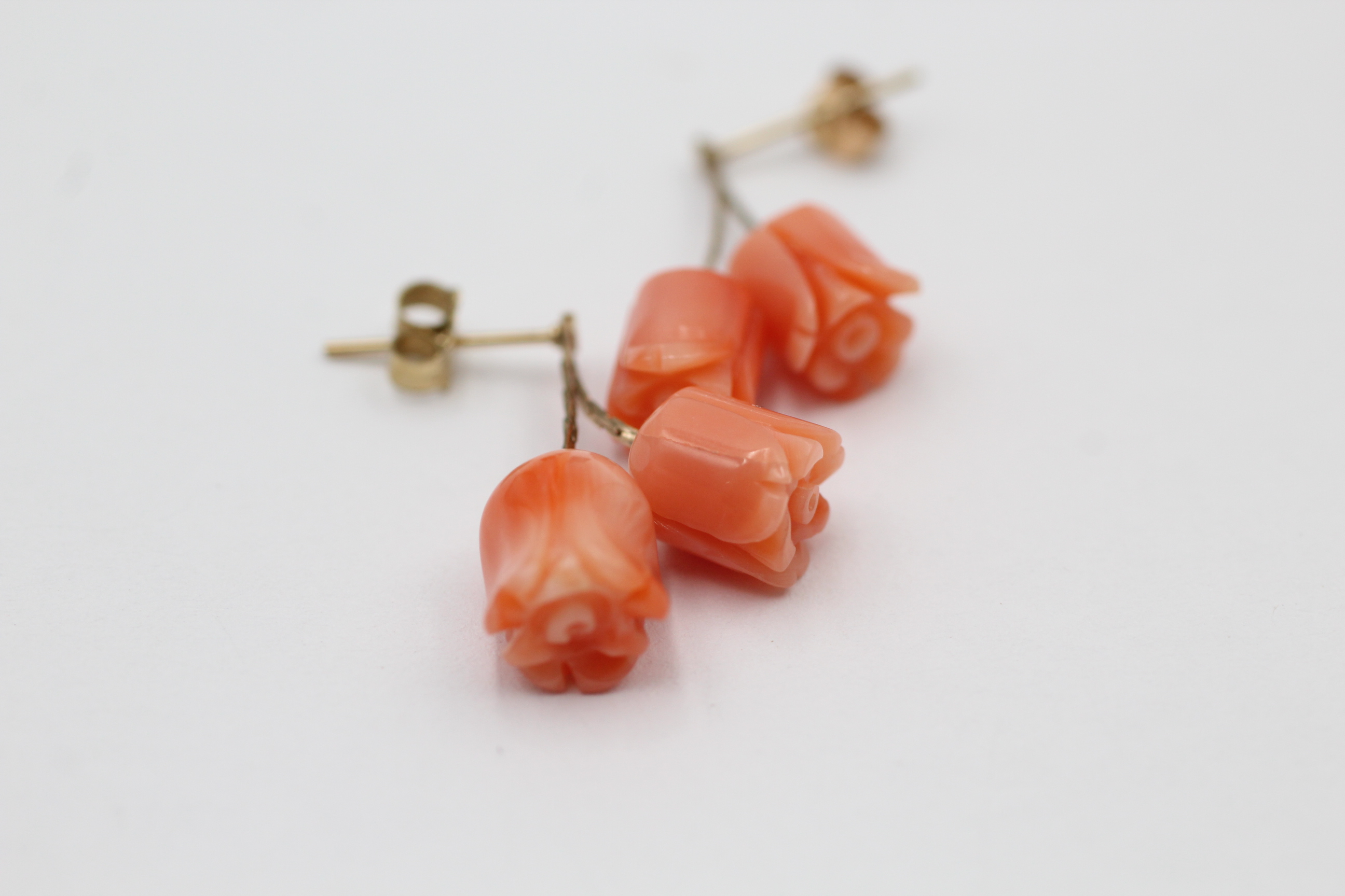 9ct gold coral flower drop earrings (2.2g) - Image 4 of 4