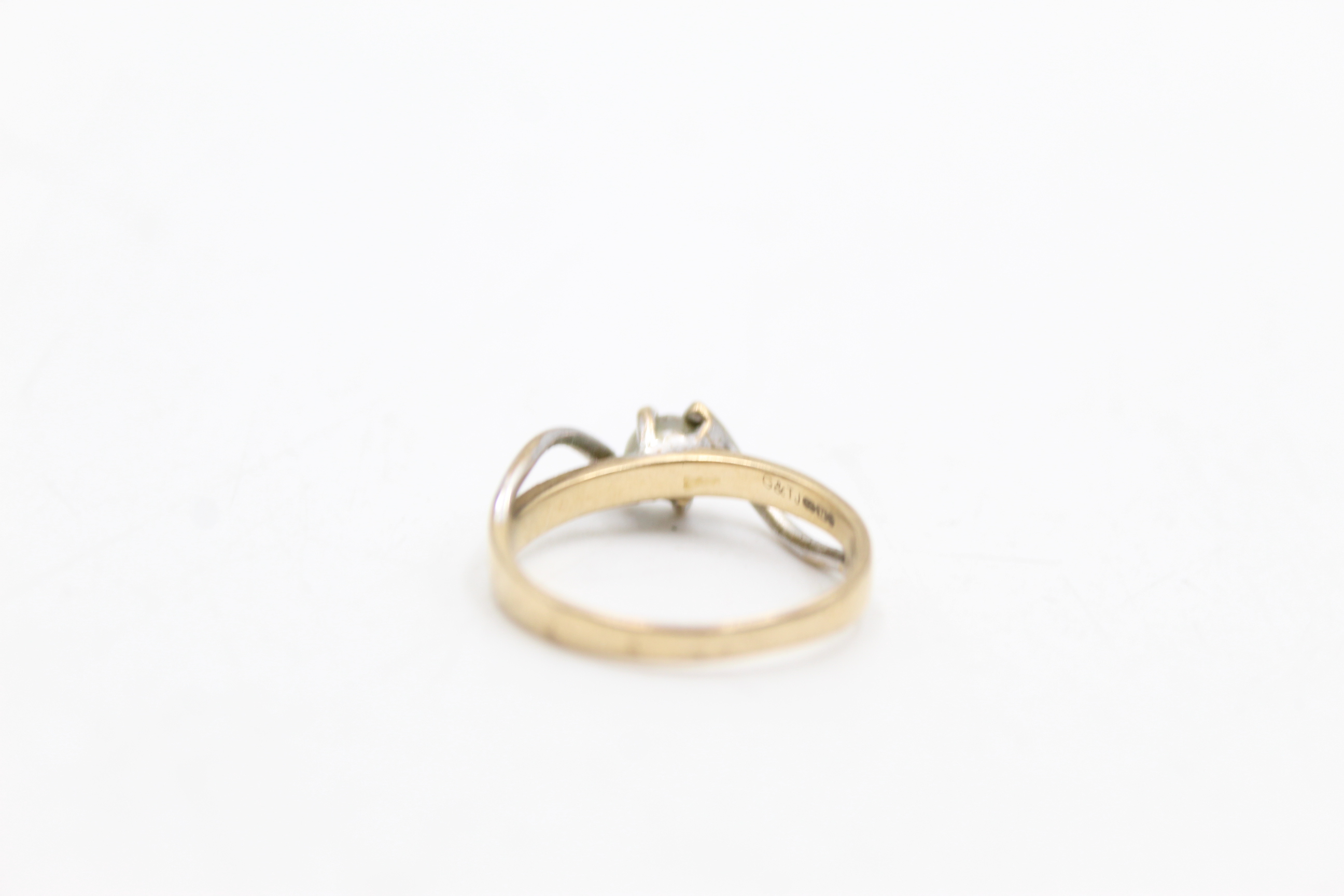 9ct gold clear gemstone solitaire twist setting ring (2.4g) - Image 5 of 8