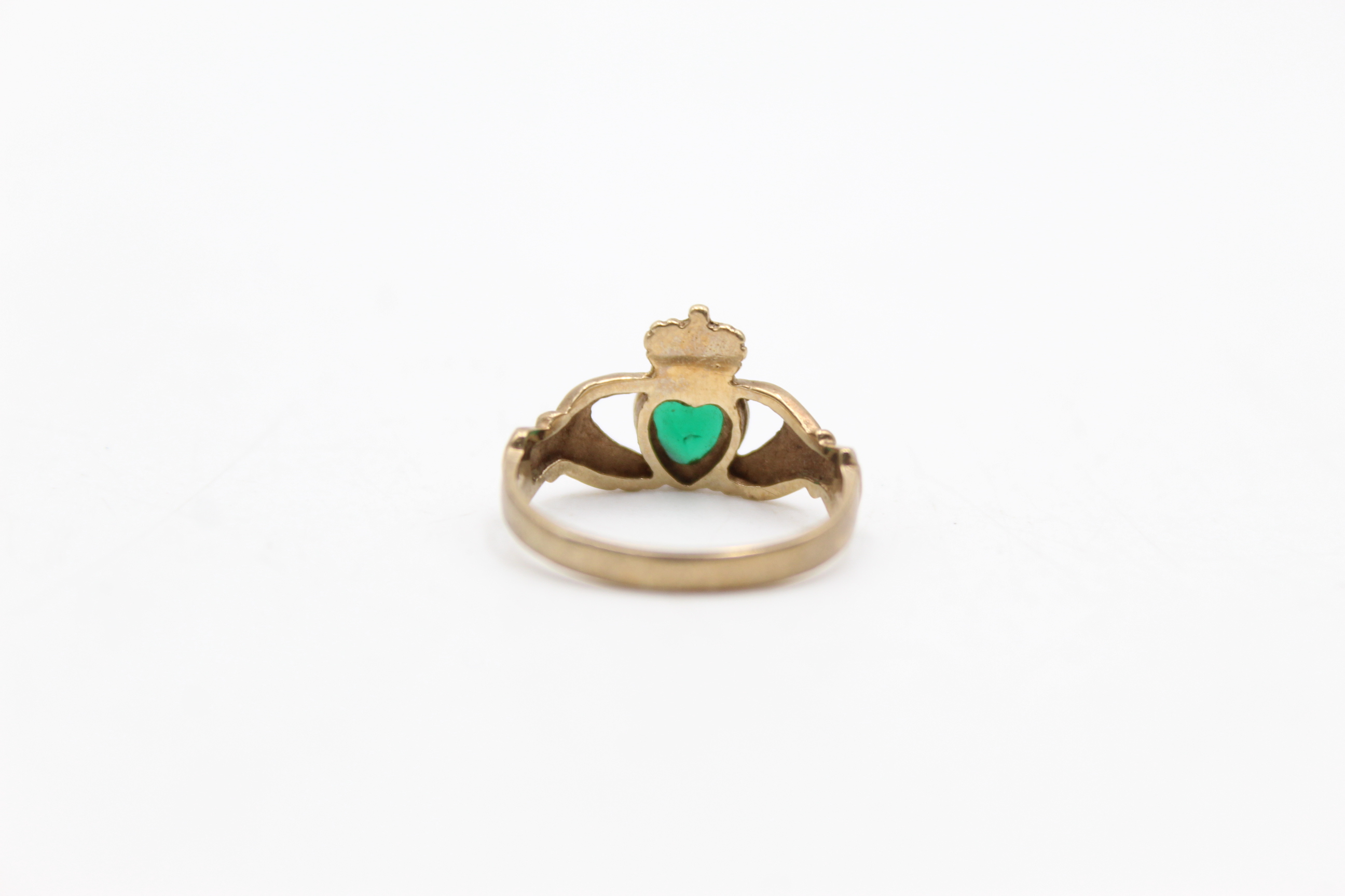 9ct gold emerald heart claddagh ring (2g) - Image 4 of 5
