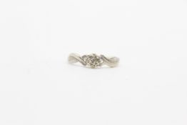 9ct white gold diamond solitaire twist band (1.3g)