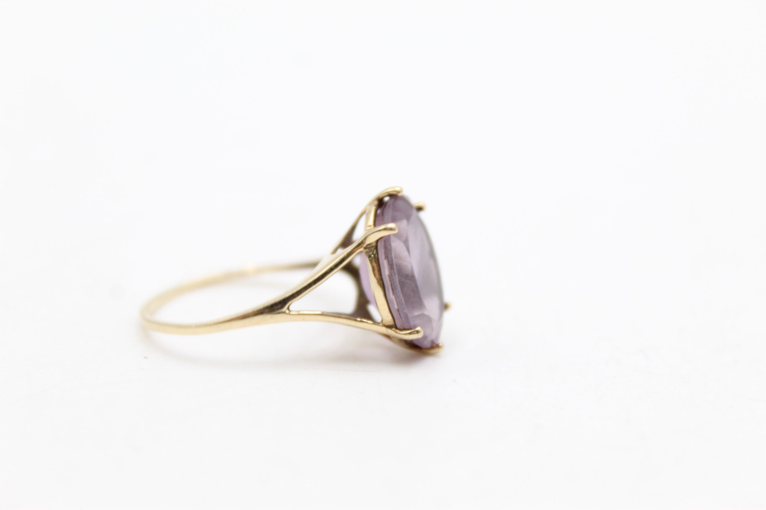 9ct gold amethyst solitaire dress ring (2.6g) - Image 2 of 7