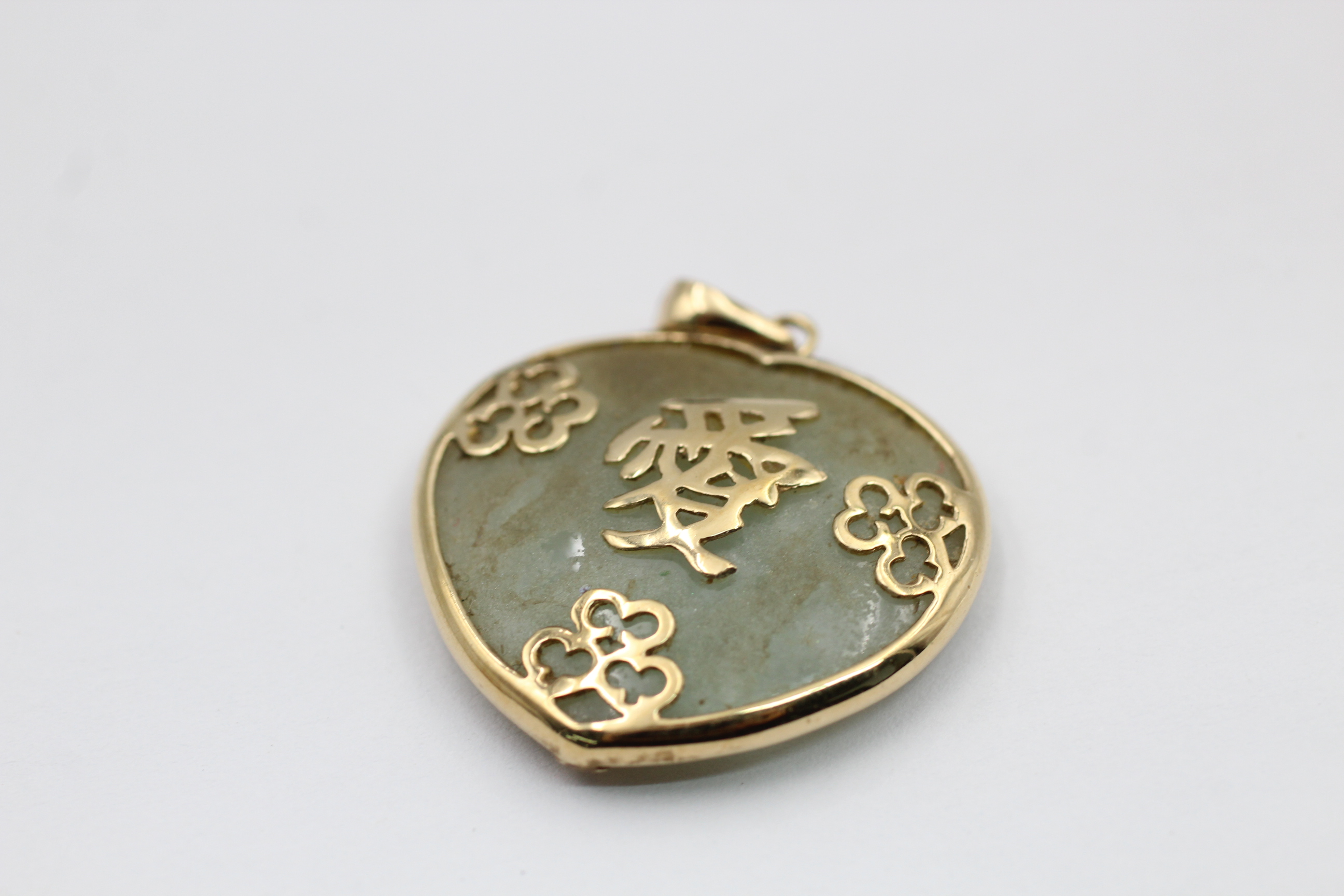 2 x 9ct gold jade oriental pendant & earrings set (10.7g) - Image 4 of 5