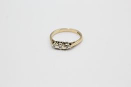 9ct gold diamond three stone cathedral setting ring (2.2g)