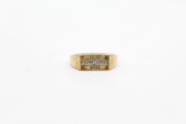 9ct gold diamond cross faced ring (3.3g)