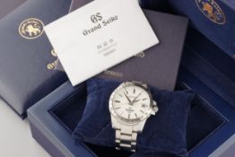 GRAND SEIKO AUTOMATIC GMT FULL SET WRISTWATCH W/ BOX & GUARANTEE PAPERS REF. SBGM025 CIRCA 2016,