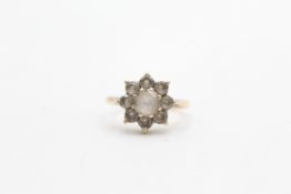 9ct gold clear gemstone flower ring (3g)
