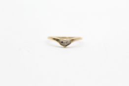 9ct gold diamond set heart ring (1.1g)
