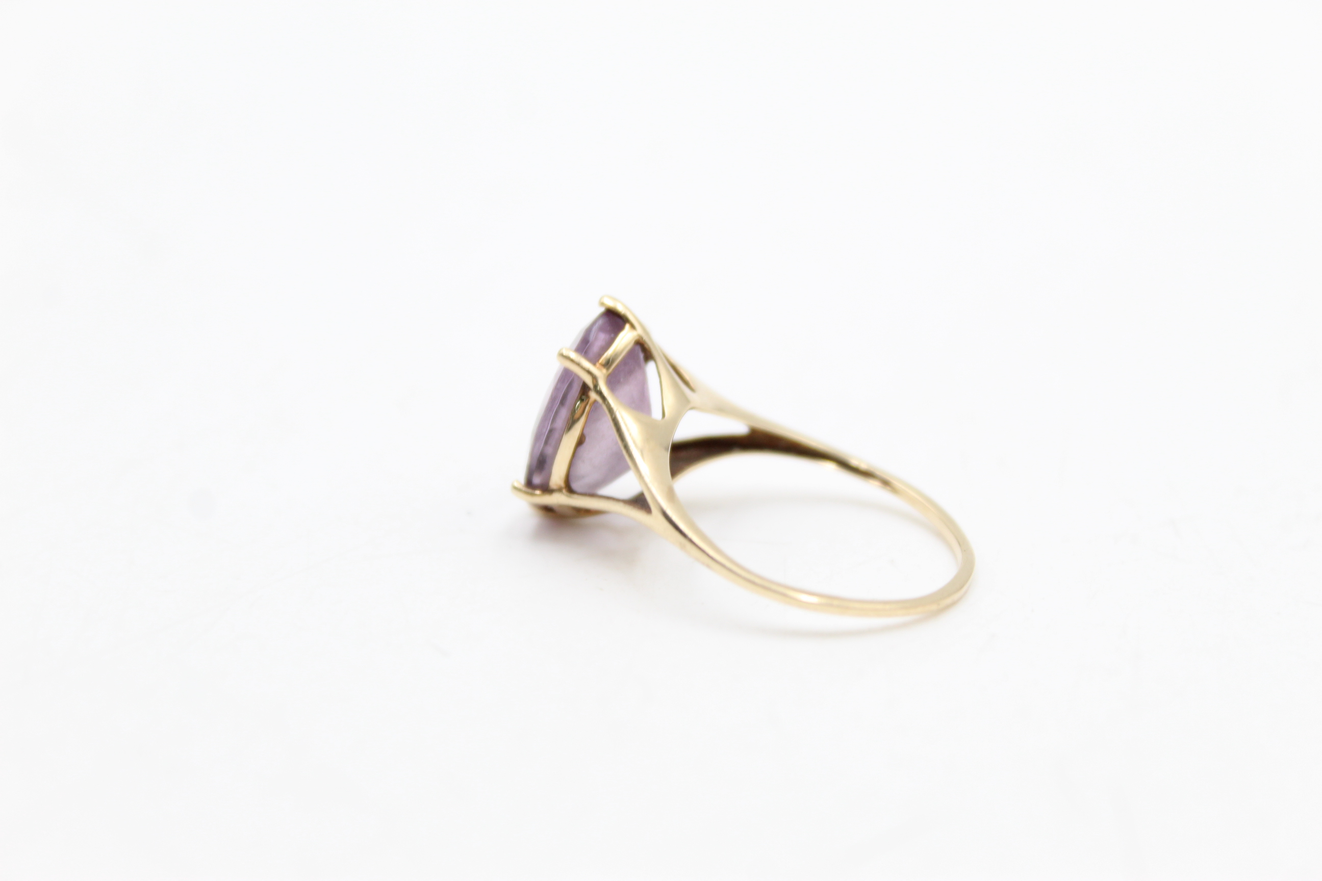 9ct gold amethyst solitaire dress ring (2.6g) - Image 6 of 7