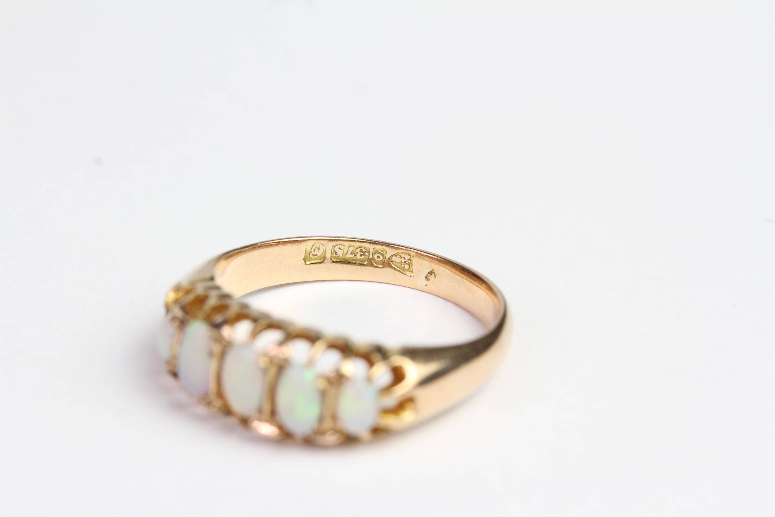 Opal 9ct gold ring - Image 3 of 3