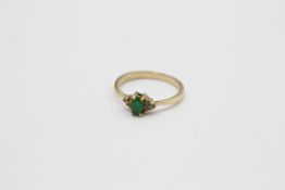 9ct gold synthetic emerald & spinel seven stone dress ring (1.9g)