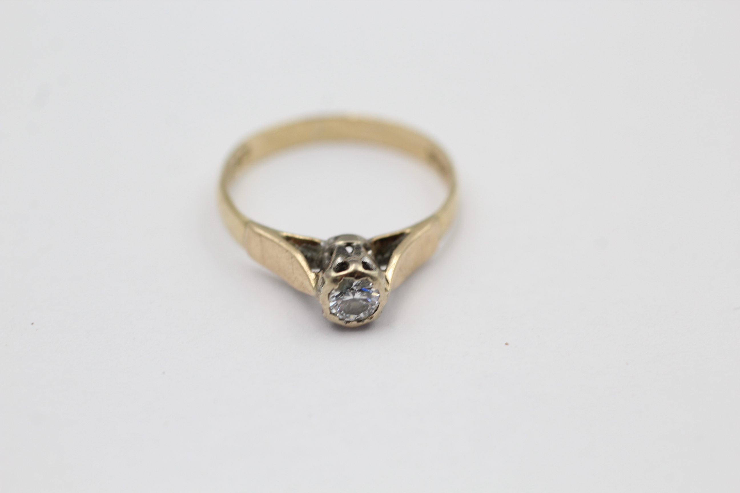 2 x 9ct gold diamond rings inc. solitaire (3g) - Image 4 of 5