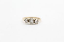 9ct gold clear gemstone three stone ring (2.6g)