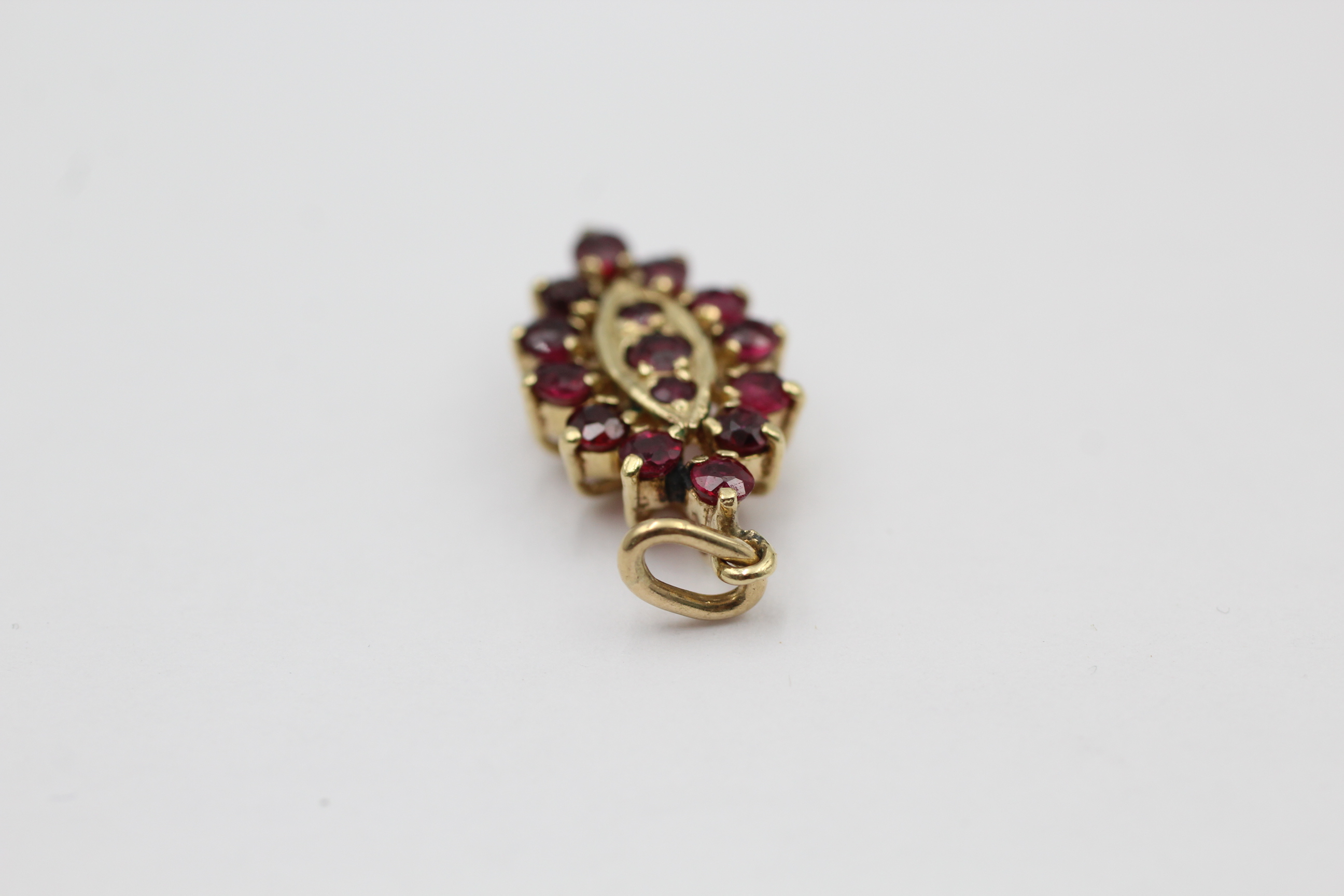 10ct gold ruby multistone pendant (1.6g) - Image 4 of 4