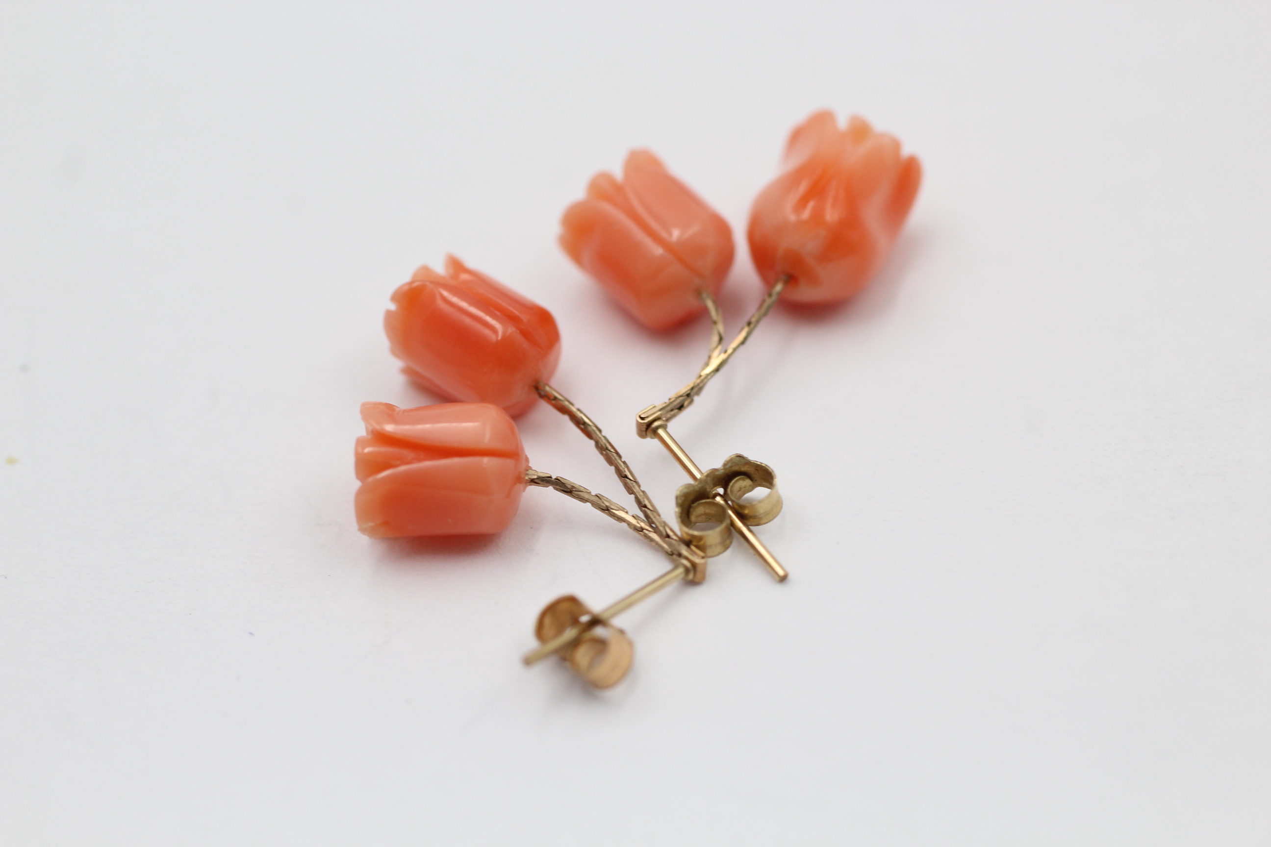 9ct gold coral flower drop earrings (2.2g) - Image 2 of 4