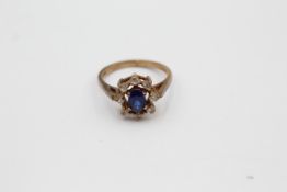 9ct gold synthetic sapphire & clear gemstone halo ring (2.7g)