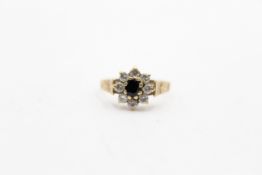 9ct gold sapphire & clear gemstone cluster ring (2g)