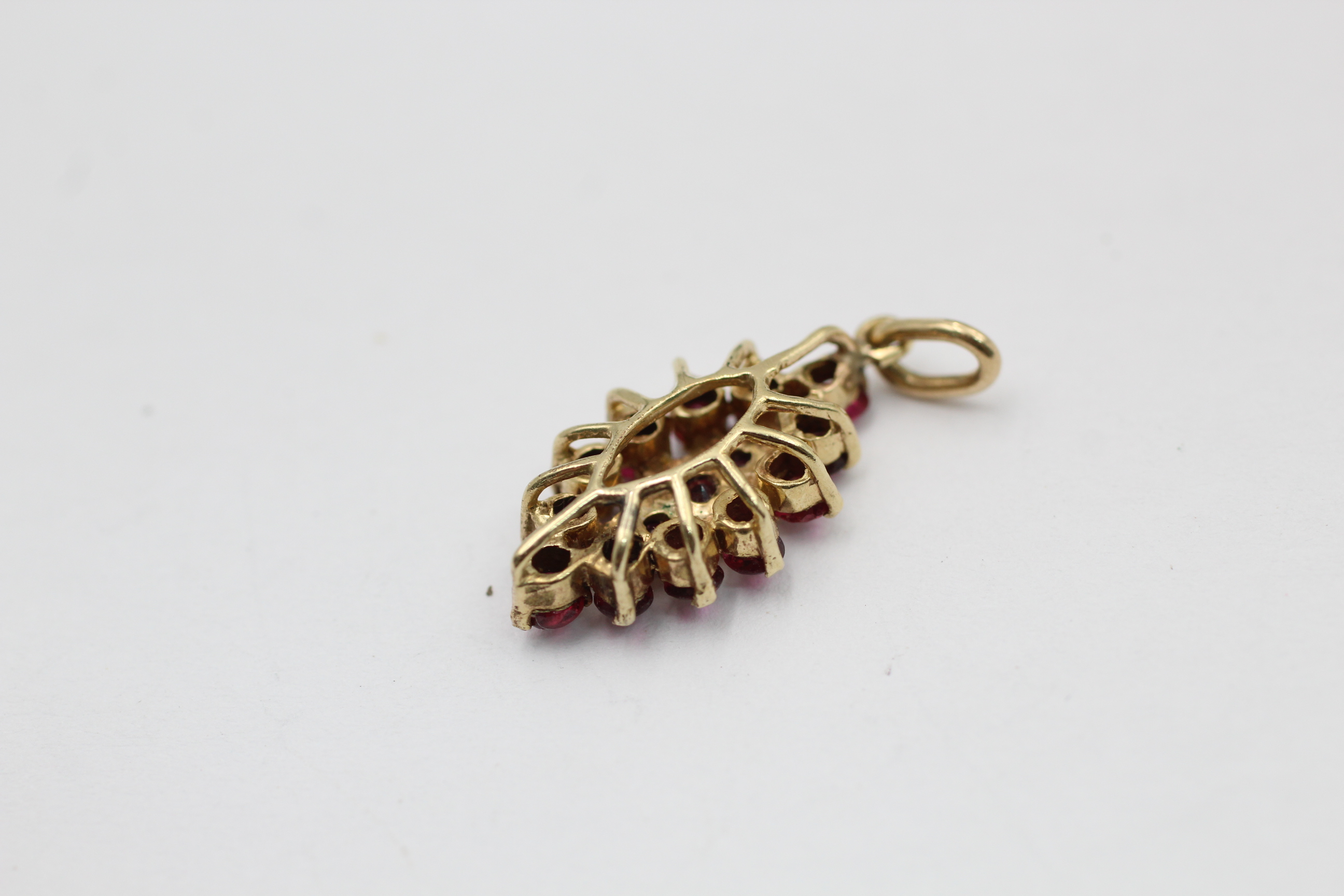 10ct gold ruby multistone pendant (1.6g) - Image 2 of 4