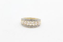 9ct gold pearl framed diamond band ring (3g)