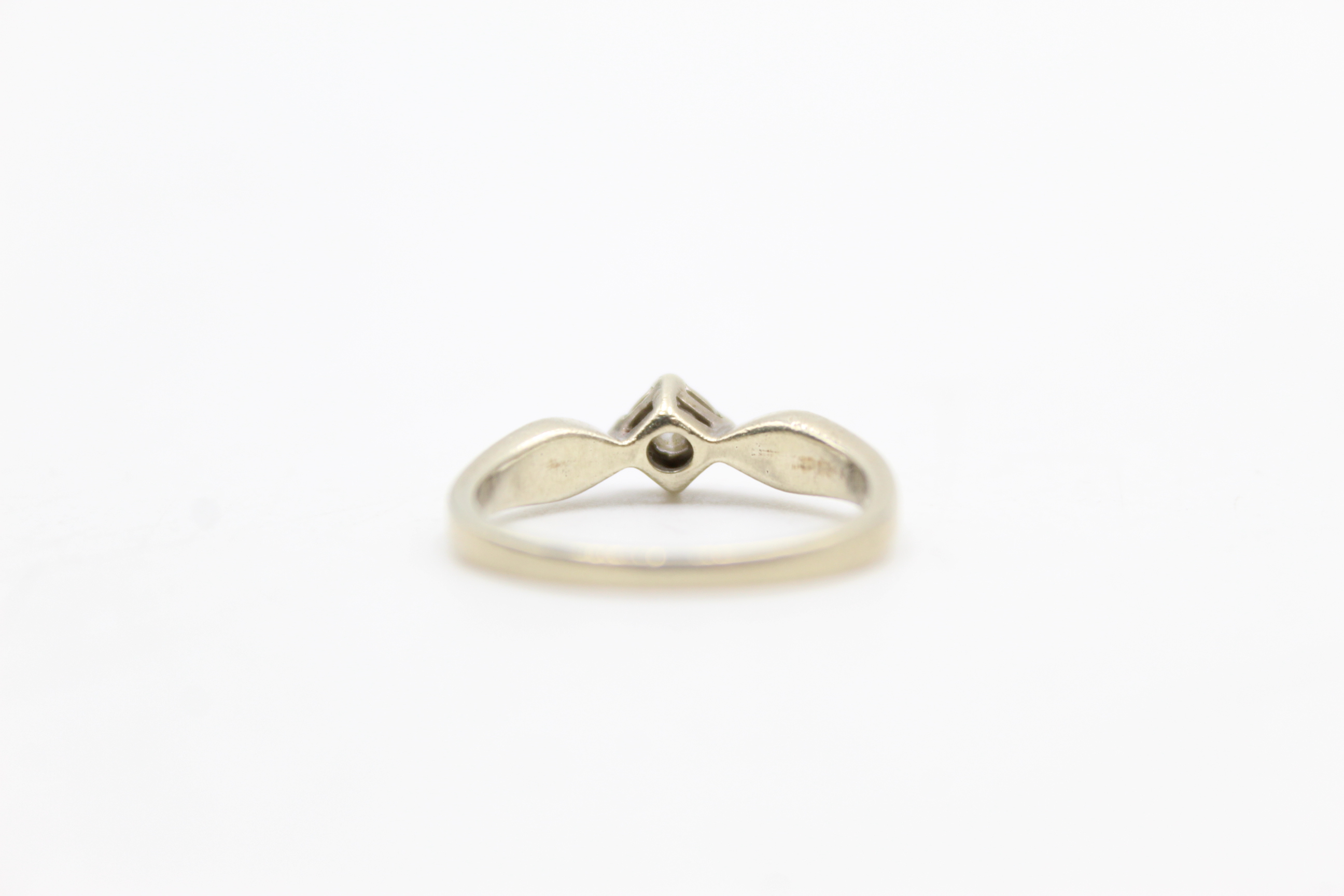 9ct gold diamond solitaire ring (2.7g) - Image 6 of 7