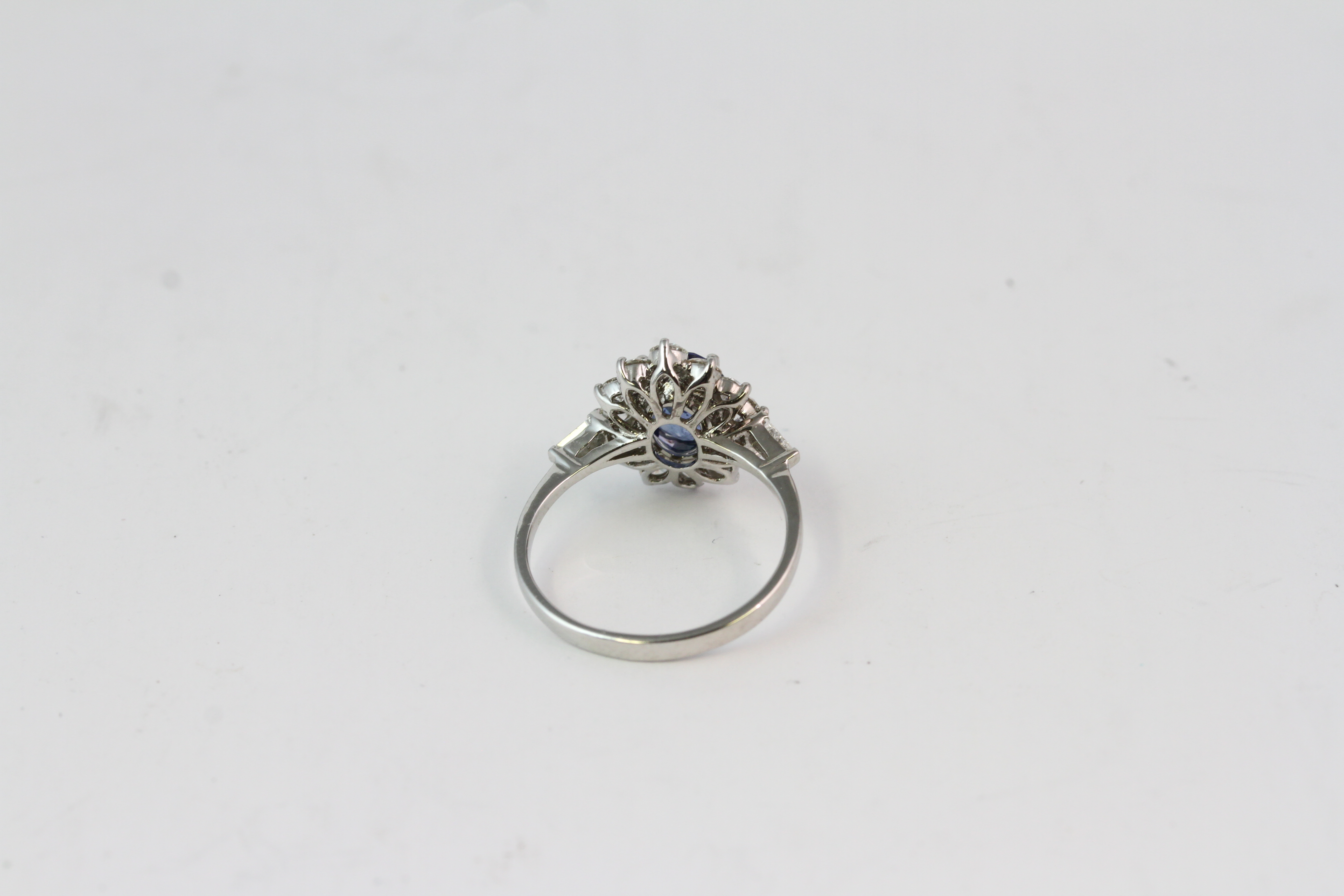18WG oval sapphire and diamond cluster ring. S2.10 D0.85 with baguettes to the tip of the shoulder - Image 2 of 2
