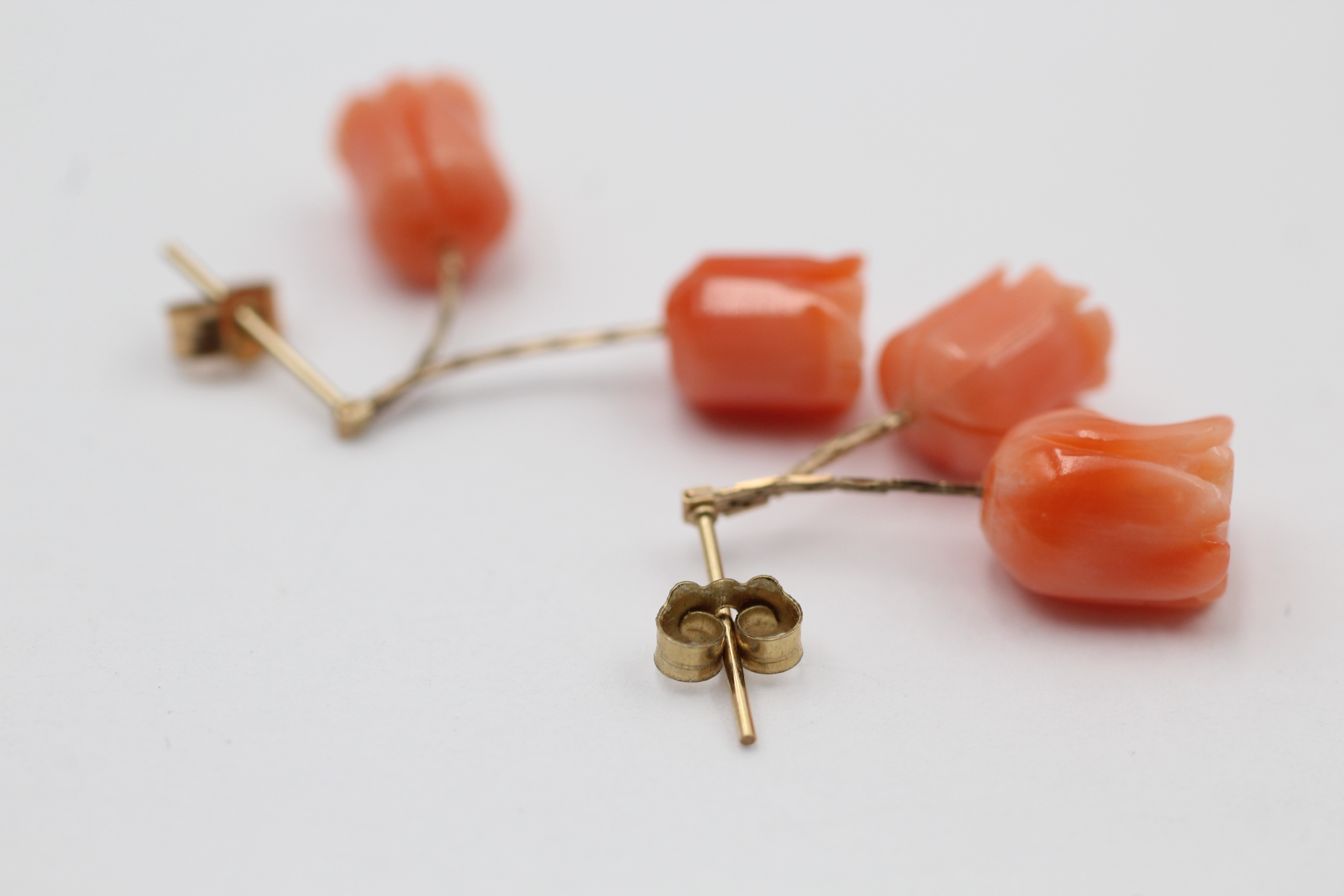 9ct gold coral flower drop earrings (2.2g) - Image 3 of 4