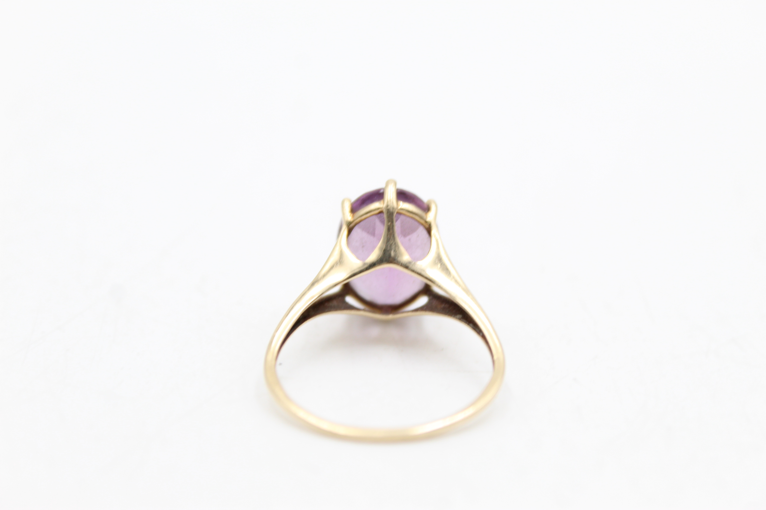 9ct gold amethyst solitaire dress ring (2.6g) - Image 4 of 7