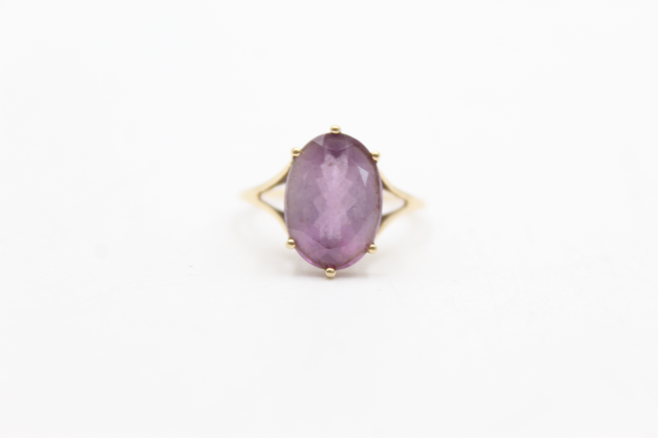 9ct gold amethyst solitaire dress ring (2.6g)