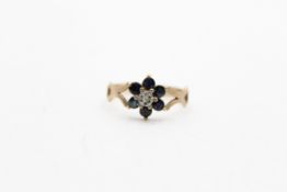 9ct gold sapphire & clear gemstone floral cluster splut shoulders ring (1.7g)