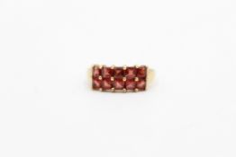 9ct gold garnet double row half eternity set ring (2.8g)