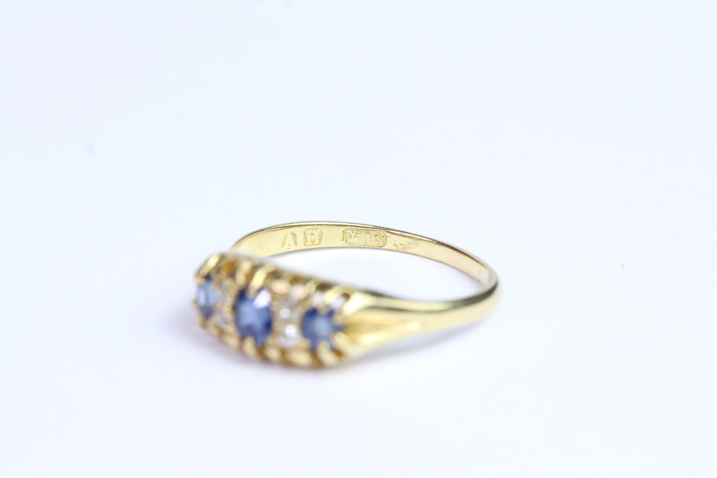 18ct gold ring with sapphire and diamond - Image 3 of 3