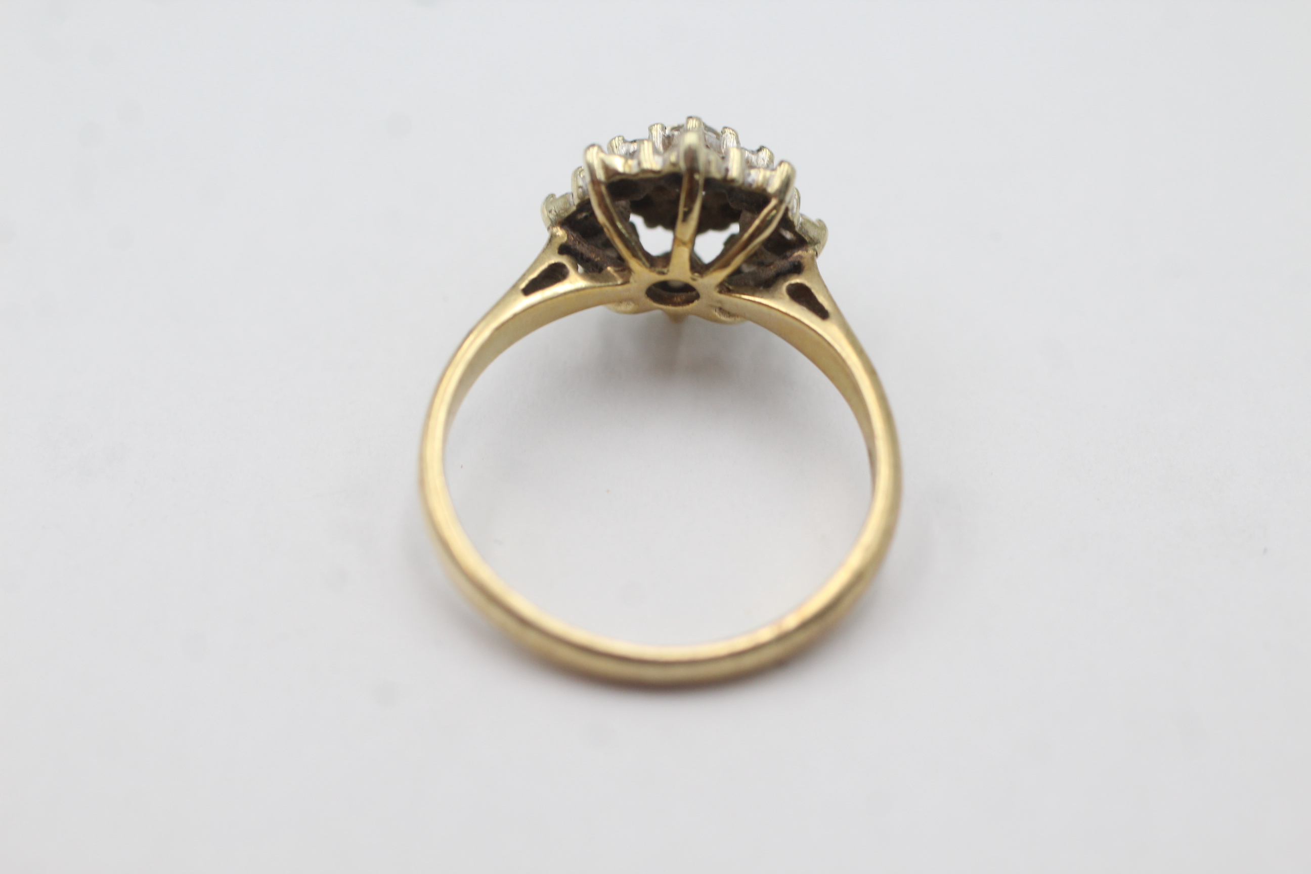 9ct gold diamond dress ring (3g) - Image 3 of 4