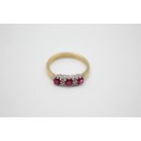 9ct gold synthetic ruby & clear gemstone ring (2.7g)
