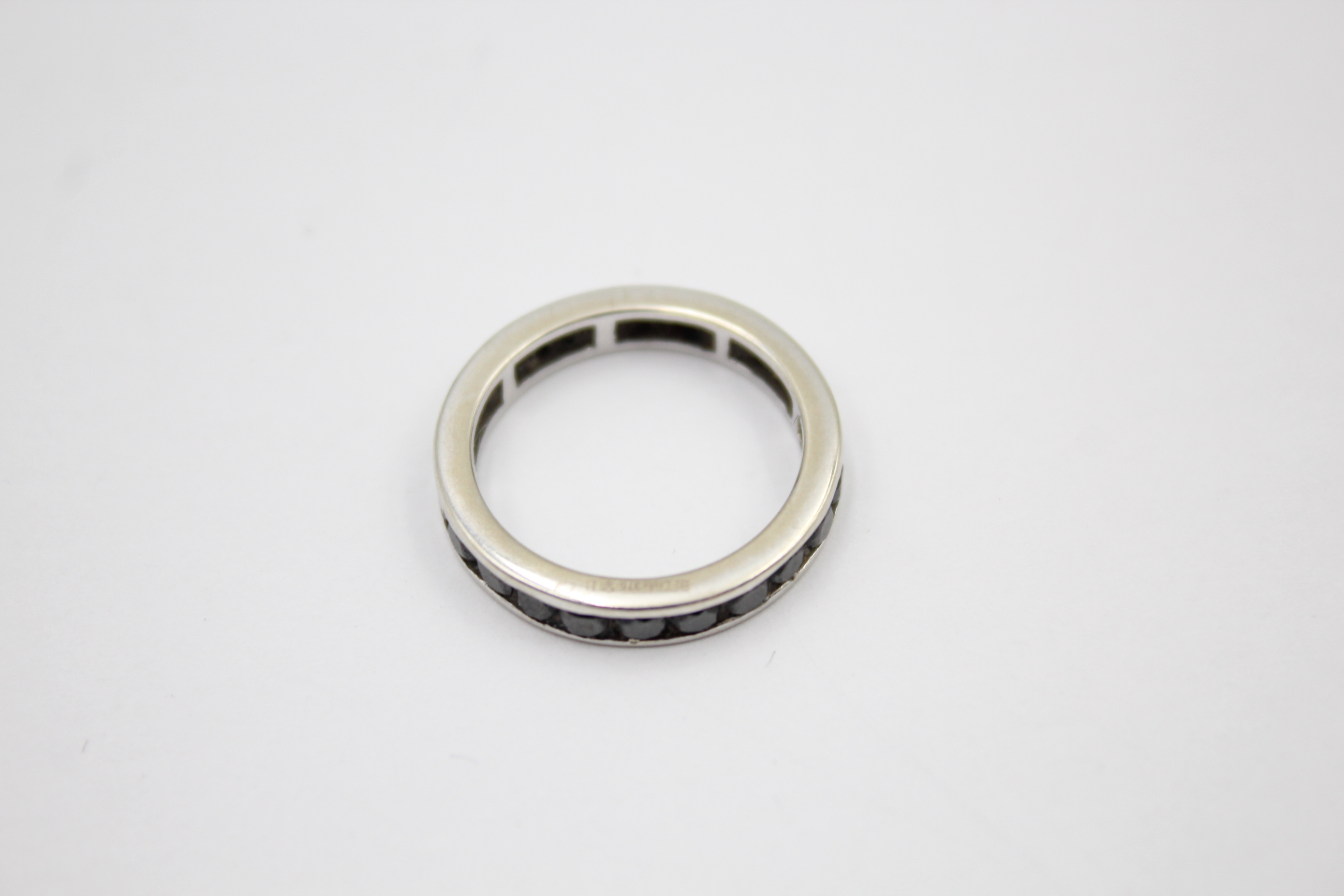 9ct white gold sapphire eternity channel setting ring (1.9g) - Image 2 of 2