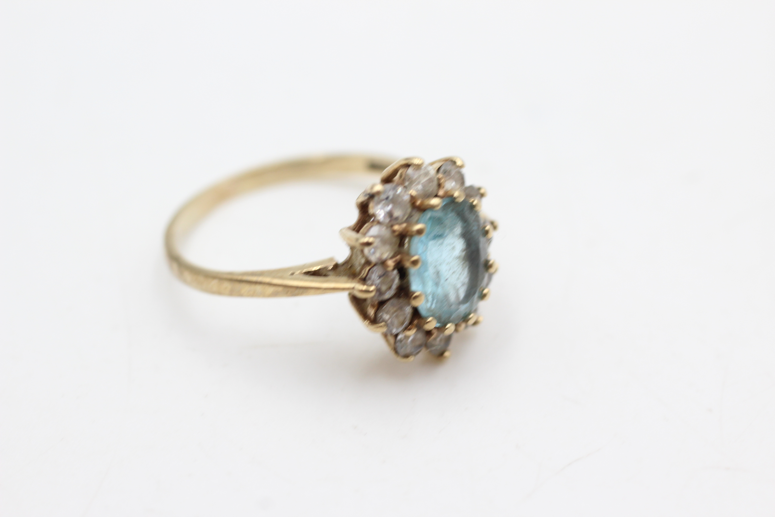 9ct gold blue topaz & clear gemstone halo dress ring (3.4g) - Image 2 of 4