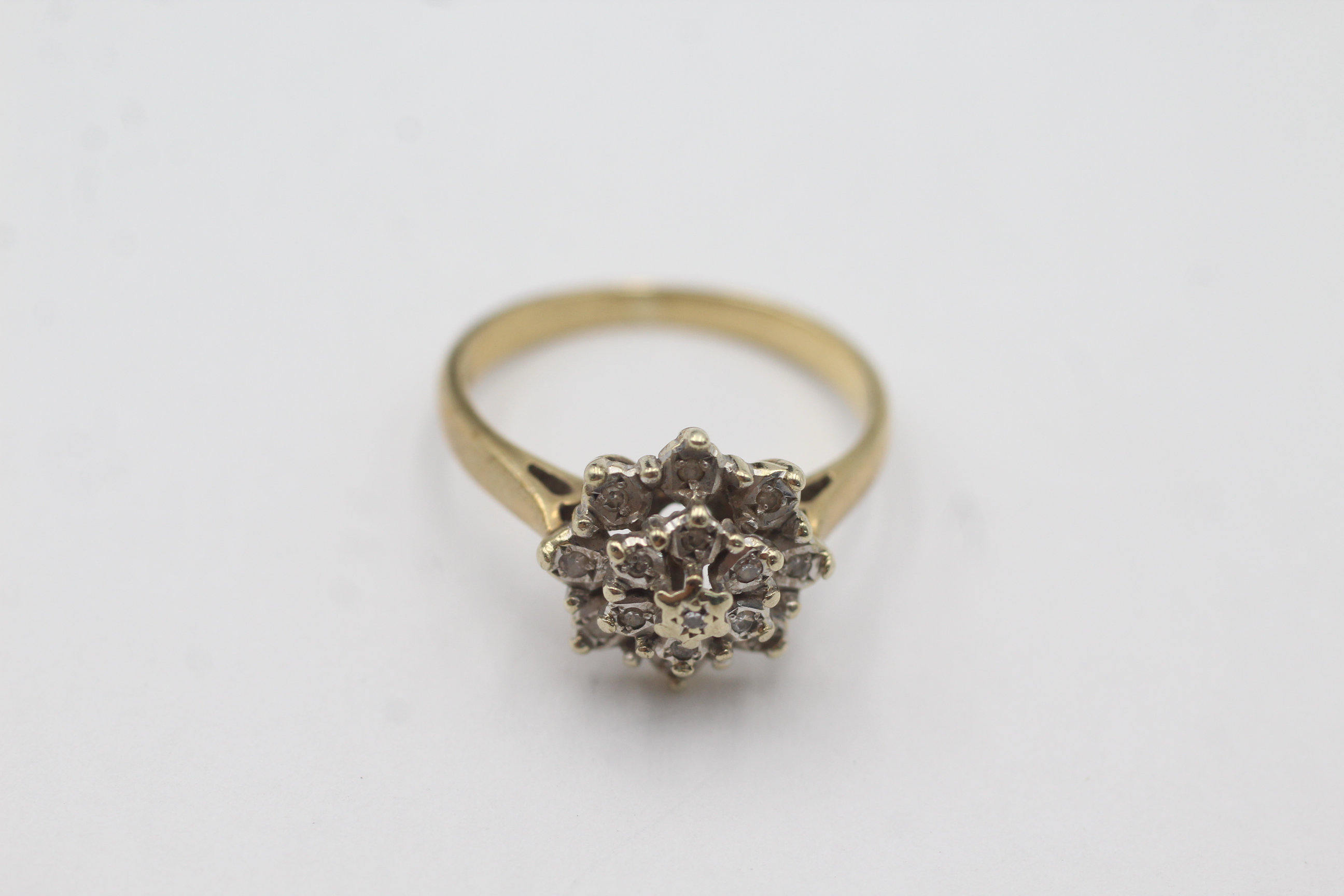 9ct gold diamond dress ring (3g)