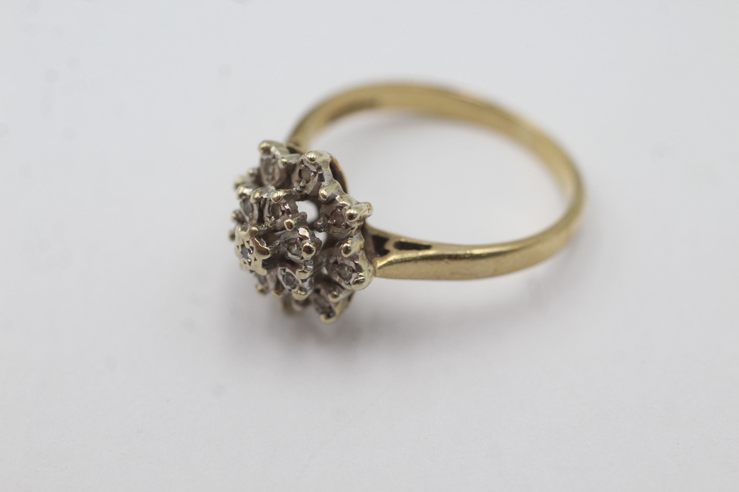 9ct gold diamond dress ring (3g) - Image 2 of 4