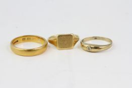 3 gold rings, 22ct band, 18ct signet and 9ct band.