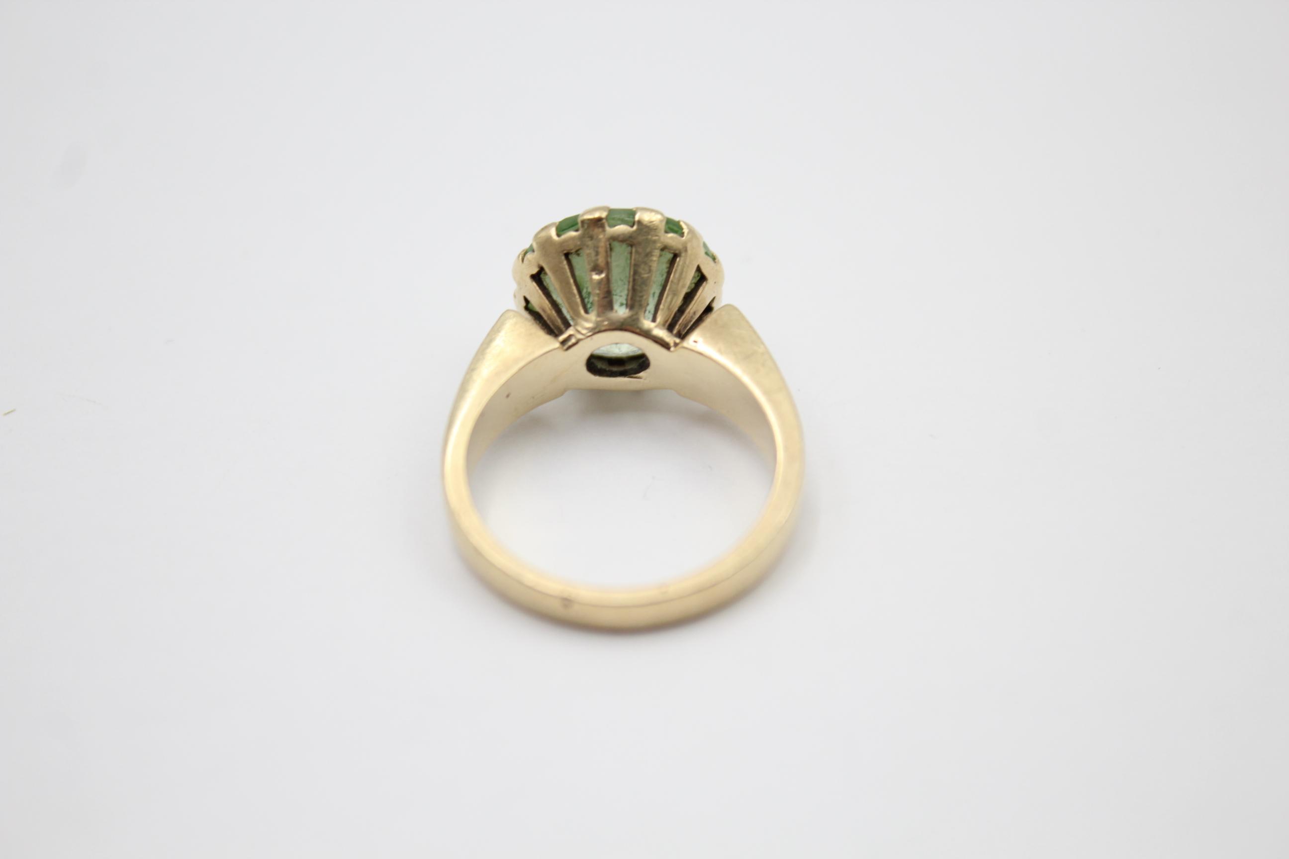 9ct gold synthetic spinel cocktail ring (5.4g) - Image 3 of 4