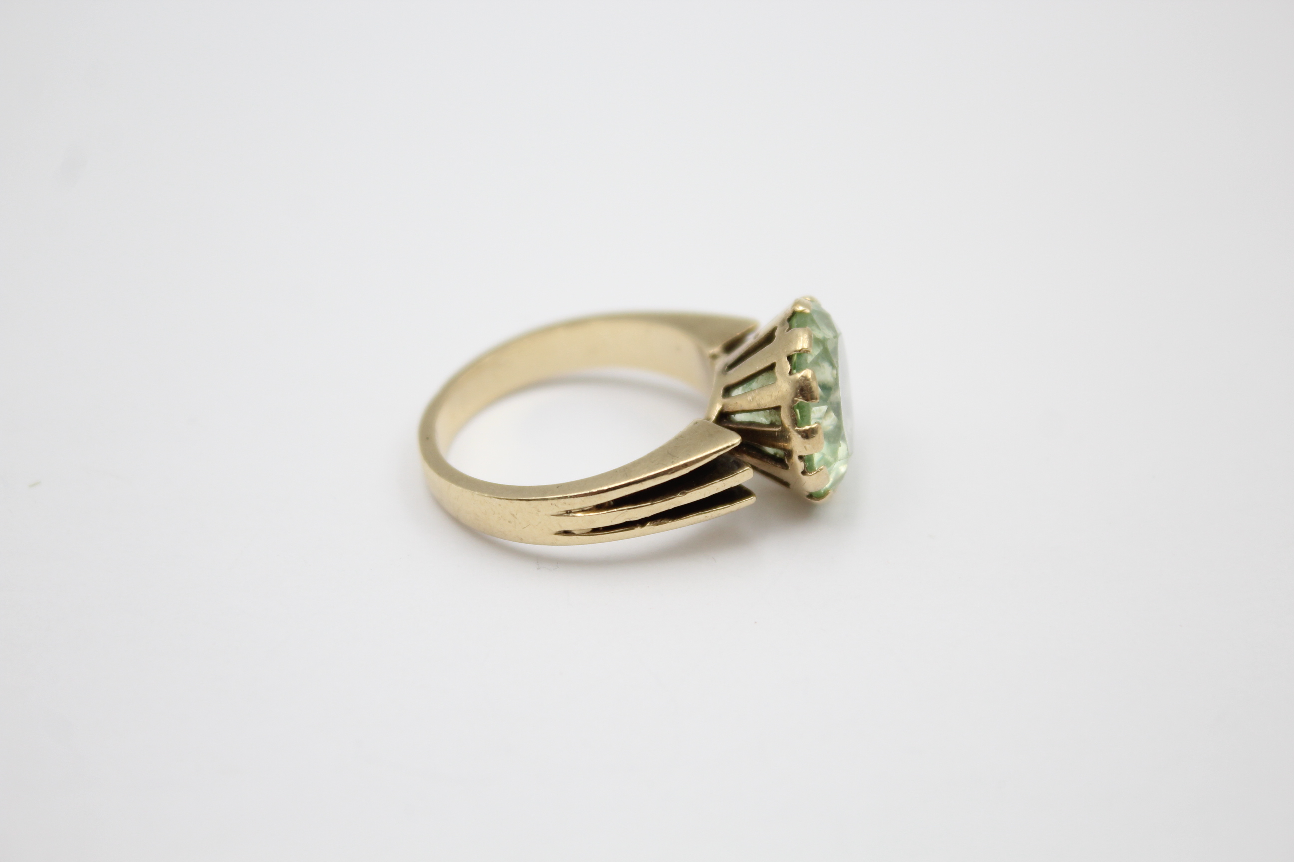 9ct gold synthetic spinel cocktail ring (5.4g) - Image 2 of 4