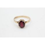 9ct gold garnet solitaire ring (1.5g)
