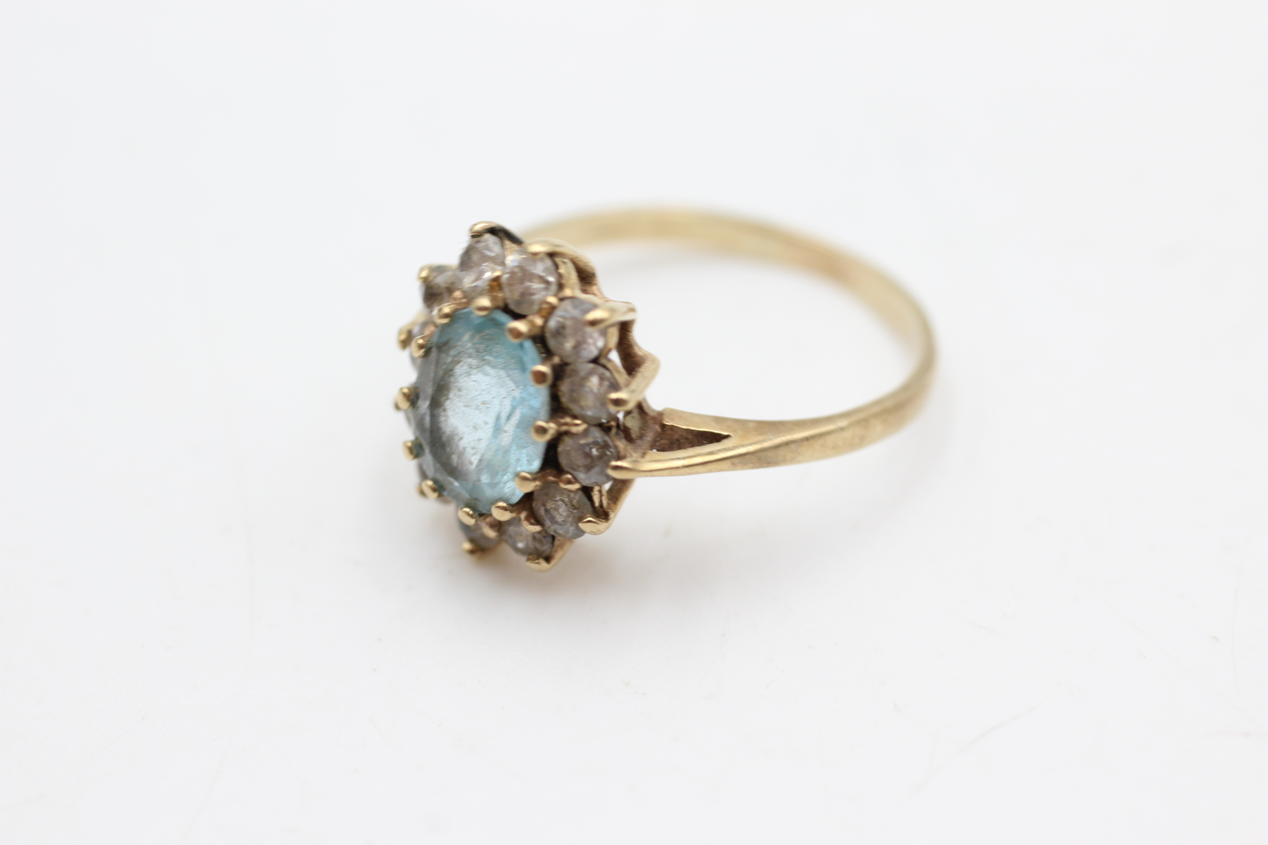 9ct gold blue topaz & clear gemstone halo dress ring (3.4g) - Image 3 of 4