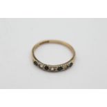 9ct gold sapphire & synthetic spinel half eternity ring - weighs 1.4 g. Set with alternating