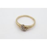 9ct gold diamond star styled ring - weighs 2.4 grams . Set with diamonds. Fully hallmarked for 9ct