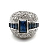 Fine 18ct white gold sapphire and diamond ring, marked 18k. Set with brilliant cut diamonds and